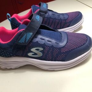 Sketchers kids sneakers